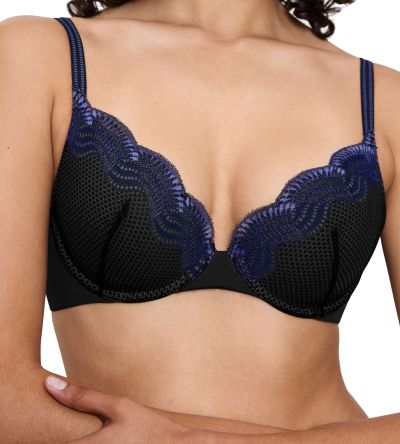 Сутиен Триумф с банел и оформена подплатена чашка с Push Up ефект Comfort Glam WHU черен