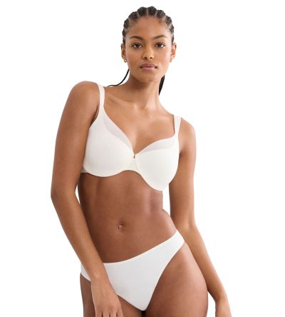 Сутиен Триумф с банел и мека чашка тип Минимайзер Body Make Up Illusion Curve IW 01 екрю