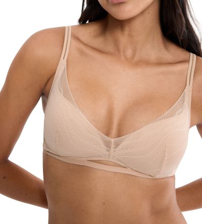 Сутиен Триумф без банел с оформящ и повдигащ ефект Breathe & Lift Smart PU бежев