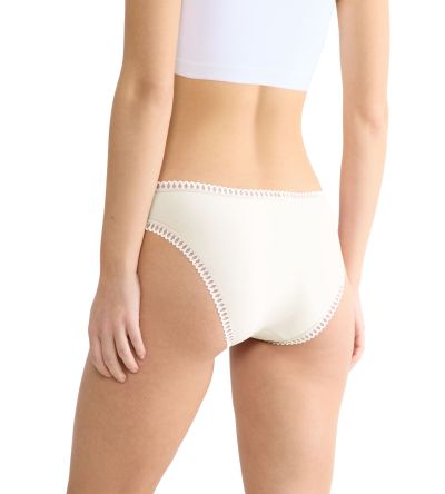 Бикини Слоги класическа кройка  с ниска талия Sloggi Go Grush Mini C3P опаковка от 3 броя копринено бели